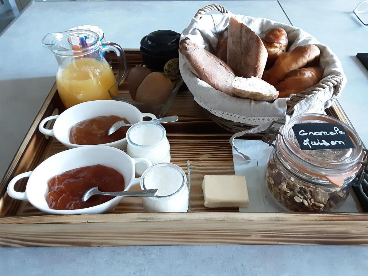 Gite " Les Tourterelles" Thaims Exteriör bild