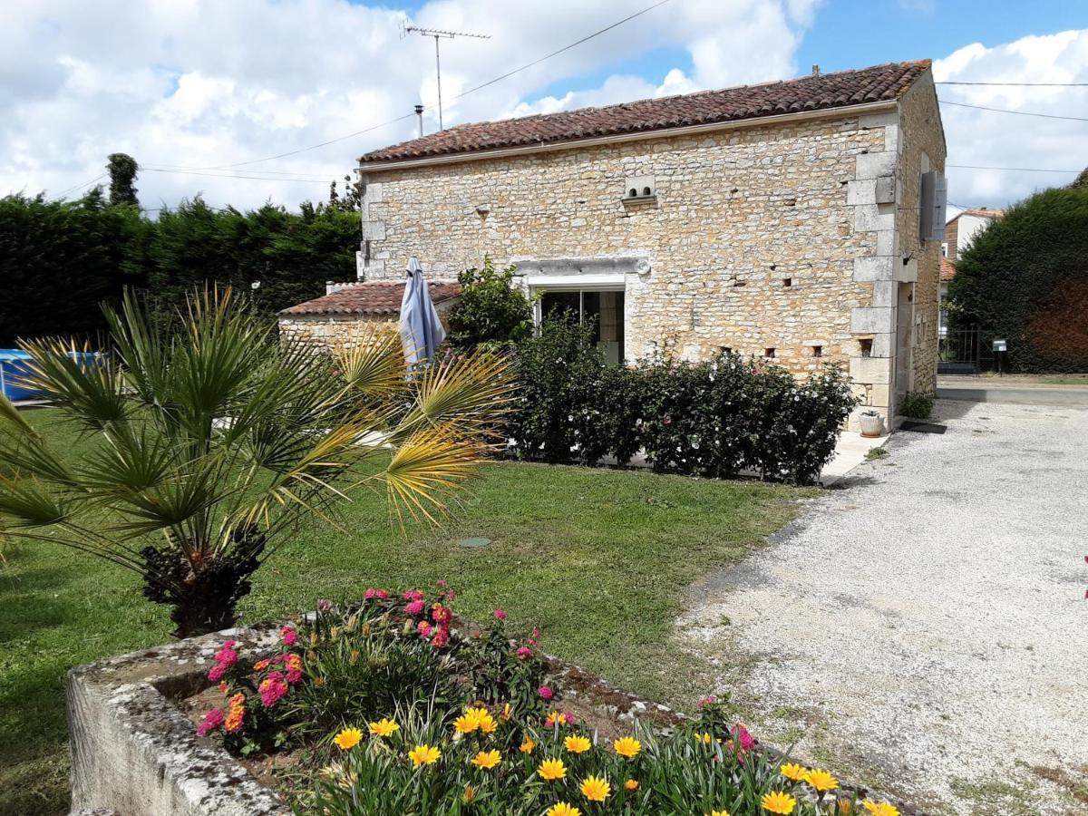 Gite " Les Tourterelles" Thaims Exteriör bild